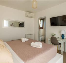 4 bedroom villa with infinity pool, Alcamo, sleeps 6-8